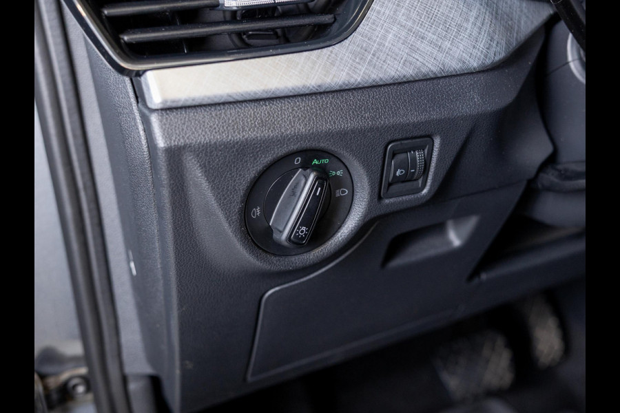 Škoda Kamiq 1.5 TSI ACT Business Edition 150pk / Achteruitrijcamera / Trekhaak / Apple carplay / Airco / Stoelverwarming /