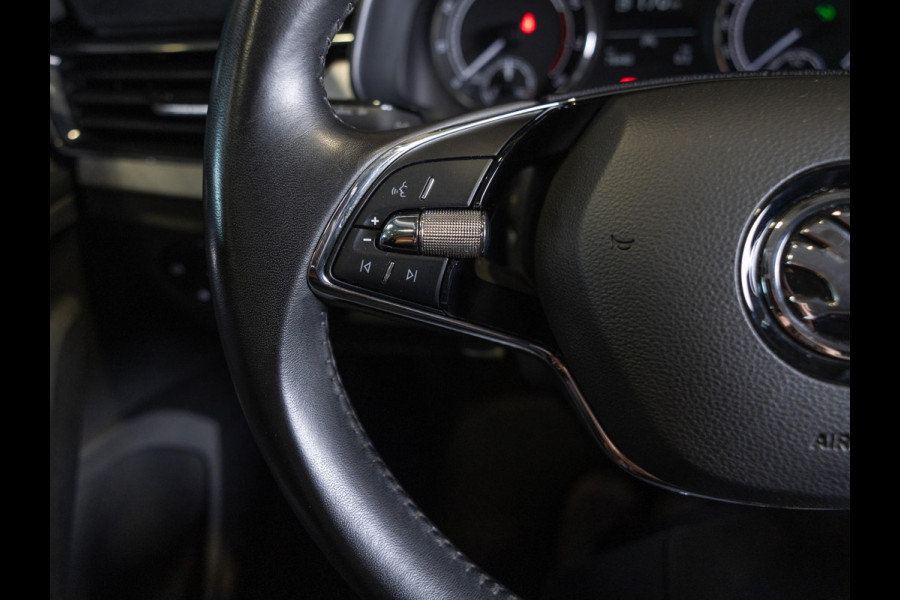 Škoda Kamiq 1.5 TSI ACT Business Edition 150pk / Achteruitrijcamera / Trekhaak / Apple carplay / Airco / Stoelverwarming /