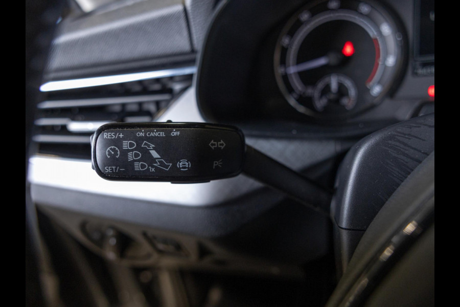 Škoda Kamiq 1.5 TSI ACT Business Edition 150pk / Achteruitrijcamera / Trekhaak / Apple carplay / Airco / Stoelverwarming /