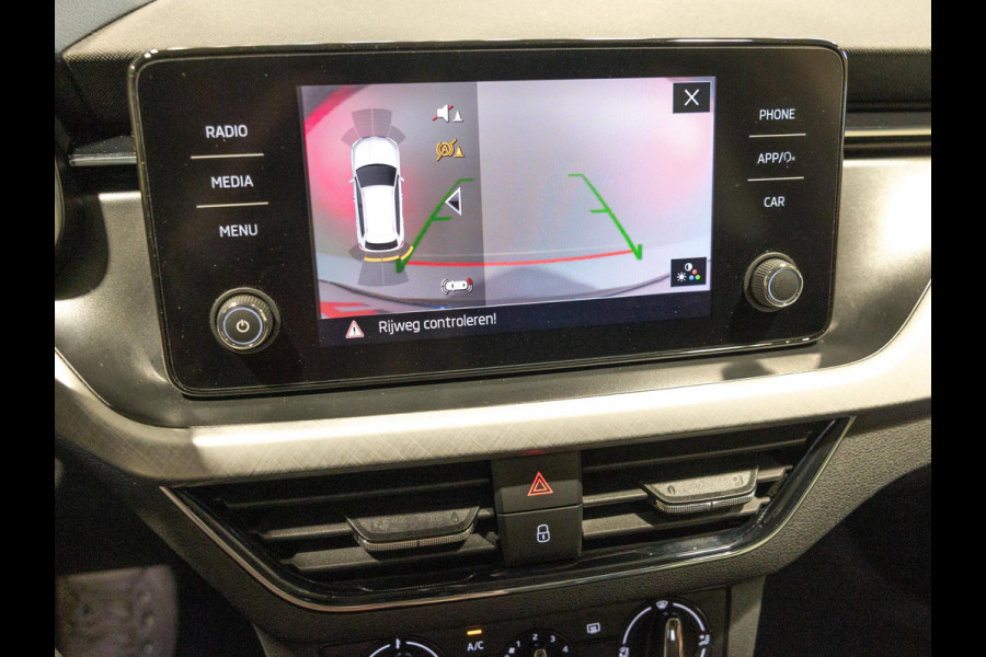 Škoda Kamiq 1.5 TSI ACT Business Edition 150pk / Achteruitrijcamera / Trekhaak / Apple carplay / Airco / Stoelverwarming /