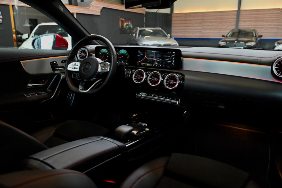 Mercedes-Benz CLA-Klasse 200 4-Matic AMG Line - 360 Camera - Distronic - Keyless Entry - Memory - Multibeam - Panorama -