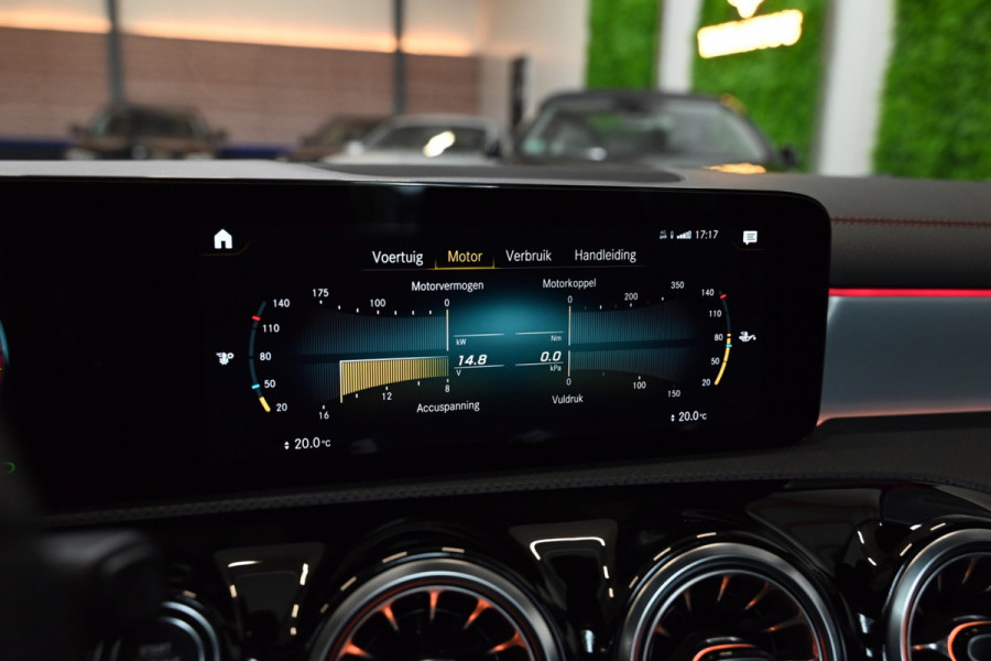 Mercedes-Benz CLA-Klasse 200 4-Matic AMG Line - 360 Camera - Distronic - Keyless Entry - Memory - Multibeam - Panorama -