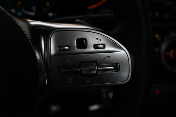 Mercedes-Benz CLA-Klasse 200 4-Matic AMG Line - 360 Camera - Distronic - Keyless Entry - Memory - Multibeam - Panorama -