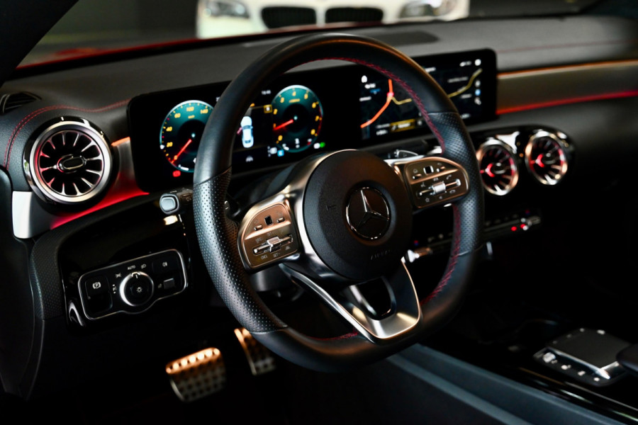 Mercedes-Benz CLA-Klasse 200 4-Matic AMG Line - 360 Camera - Distronic - Keyless Entry - Memory - Multibeam - Panorama -
