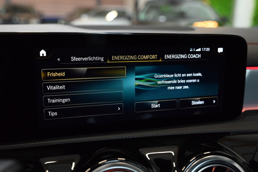 Mercedes-Benz CLA-Klasse 200 4-Matic AMG Line - 360 Camera - Distronic - Keyless Entry - Memory - Multibeam - Panorama -