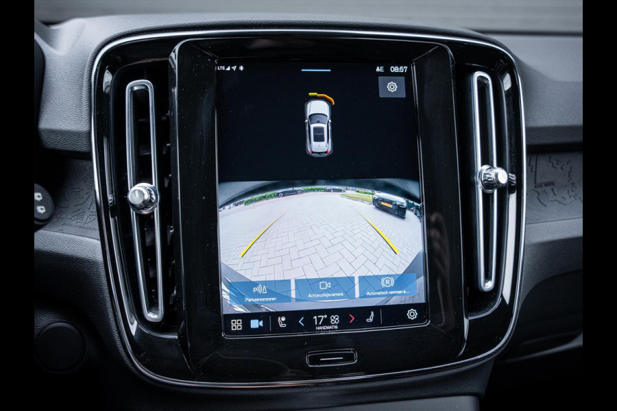 Volvo XC40 Recharge Plus 70kWh - R-Design l 96% SOH l Warmtepomp l Trekhaak l Camera