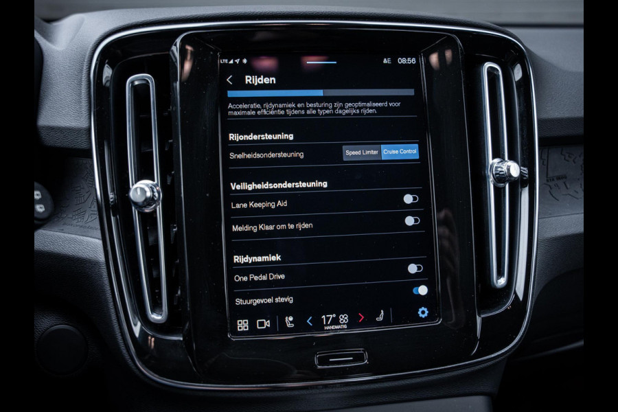 Volvo XC40 Recharge Plus 70kWh - R-Design l 96% SOH l Warmtepomp l Trekhaak l Camera