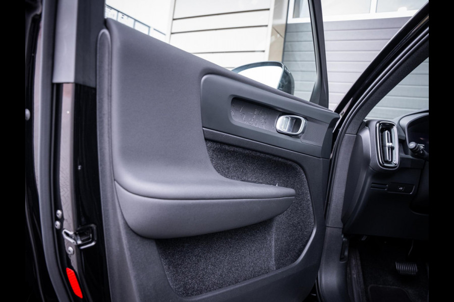 Volvo XC40 Recharge Plus 70kWh - R-Design l 96% SOH l Warmtepomp l Trekhaak l Camera