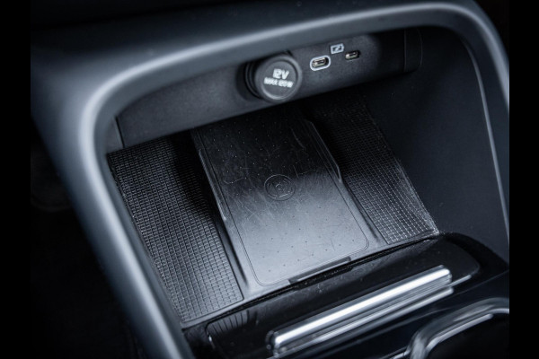 Volvo XC40 Recharge Plus 70kWh - R-Design l 96% SOH l Warmtepomp l Trekhaak l Camera