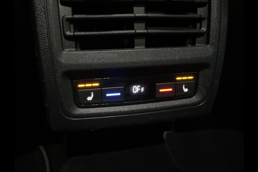 Volkswagen Golf 1.5 eTSI R-Line Pano|Trekhaak|Camera|IQ Light