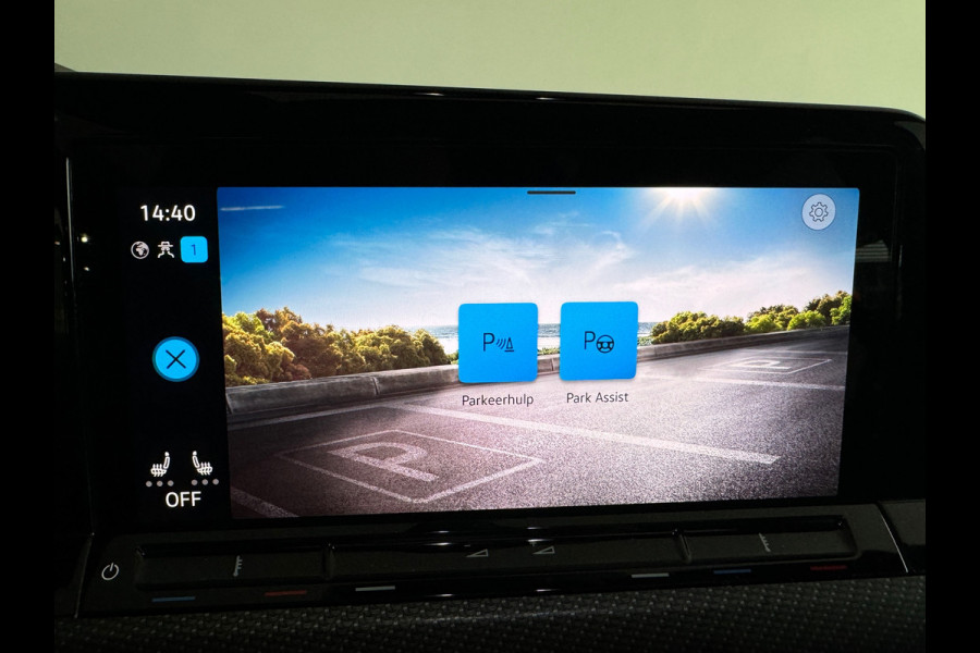 Volkswagen Golf 1.5 eTSI R-Line Pano|Trekhaak|Camera|IQ Light