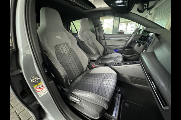 Volkswagen Golf 1.5 eTSI R-Line Pano|Trekhaak|Camera|IQ Light