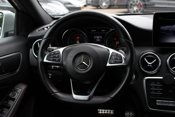 Mercedes-Benz A-Klasse 180 Sport Edition AMG / Camera / Navigatie / Leder&Alcantara / 18'' / Stoelverwarming / Cruise Control