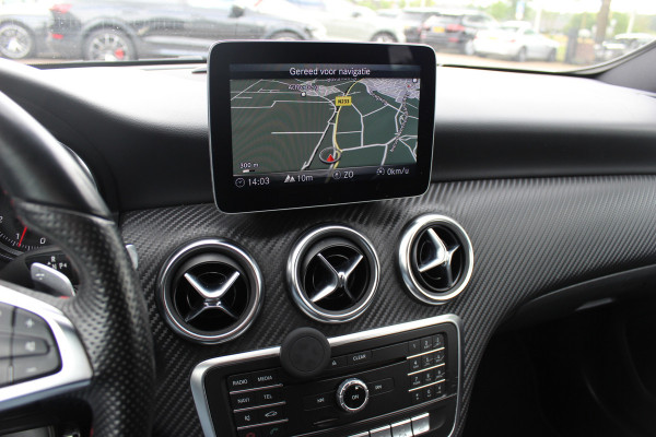 Mercedes-Benz A-Klasse 180 Sport Edition AMG / Camera / Navigatie / Leder&Alcantara / 18'' / Stoelverwarming / Cruise Control