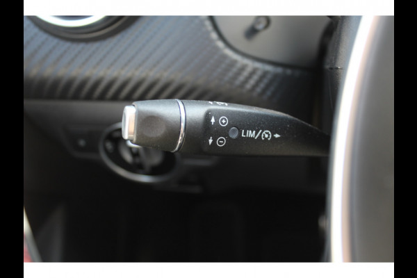 Mercedes-Benz A-Klasse 180 Sport Edition AMG / Camera / Navigatie / Leder&Alcantara / 18'' / Stoelverwarming / Cruise Control