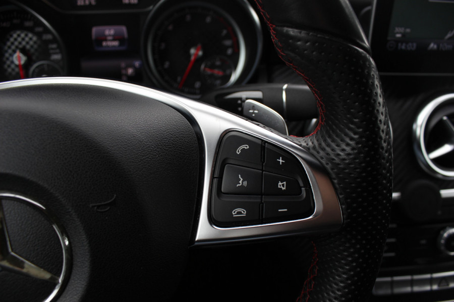 Mercedes-Benz A-Klasse 180 Sport Edition AMG / Camera / Navigatie / Leder&Alcantara / 18'' / Stoelverwarming / Cruise Control