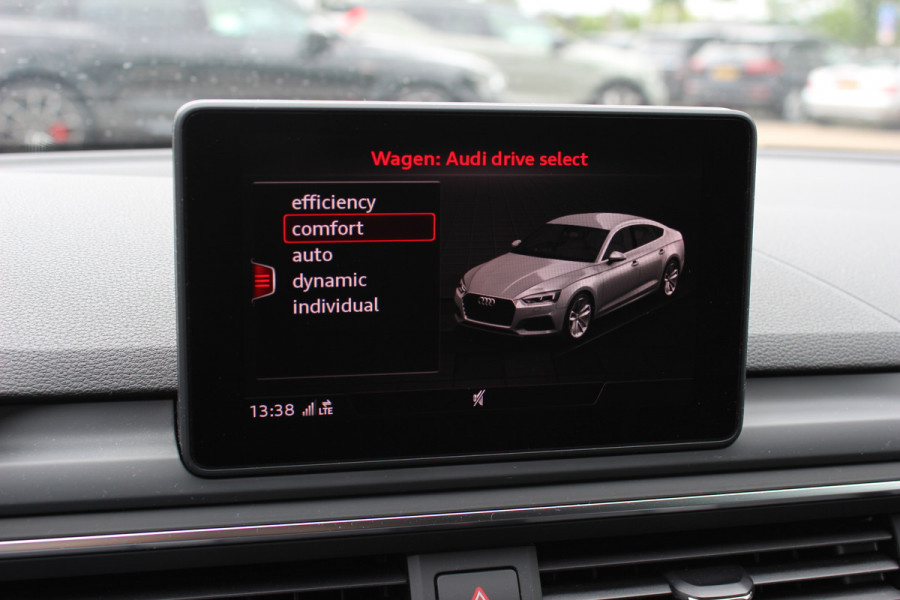 Audi A5 Sportback 2.0 TFSI MHEV Sport S-line Edition / Navigatie / Parkeerhulp V+A / Sportstoelen / 18'' / Half leder / Cruise Control