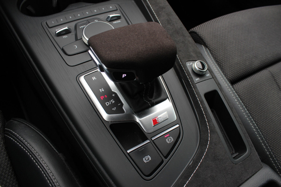 Audi A5 Sportback 2.0 TFSI MHEV Sport S-line Edition / Navigatie / Parkeerhulp V+A / Sportstoelen / 18'' / Half leder / Cruise Control