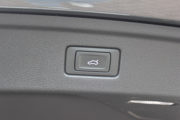 Audi A5 Sportback 2.0 TFSI MHEV Sport S-line Edition / Navigatie / Parkeerhulp V+A / Sportstoelen / 18'' / Half leder / Cruise Control