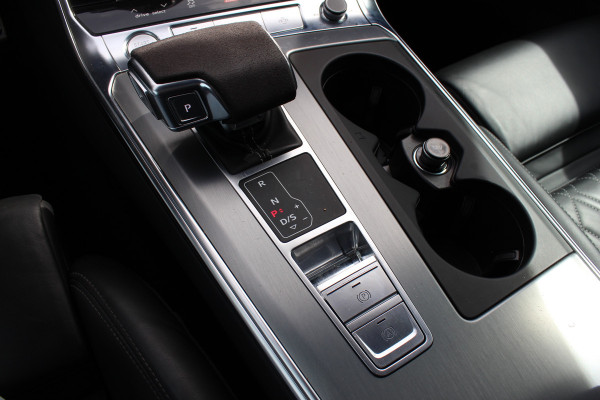 Audi A6 Avant 55 TFSI e quattro Competition / Trekhaak / Panoramadak / 360Camera / Head-up / RS Seats / Softclose / Matrix LED / 20'' / Keyless / CarPlay / Dodeheok / DAB / Cruise Control Adaptief