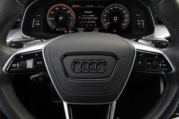 Audi A6 Avant 55 TFSI e quattro Competition / Trekhaak / Panoramadak / 360Camera / Head-up / RS Seats / Softclose / Matrix LED / 20'' / Keyless / CarPlay / Dodeheok / DAB / Cruise Control Adaptief