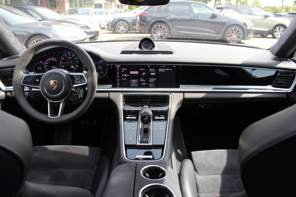 Porsche Panamera Sport Turismo 4.0 GTS / Panoramadak / Camera / Luchtvering / Softclose / Bose / Keyless / 21'' / Sportchrono+Design / Stoel+Stuurverwamring / Dodehoek / DAB / ACC