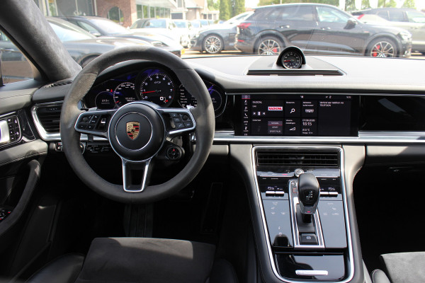 Porsche Panamera Sport Turismo 4.0 GTS / Panoramadak / Camera / Luchtvering / Softclose / Bose / Keyless / 21'' / Sportchrono+Design / Stoel+Stuurverwamring / Dodehoek / DAB / ACC