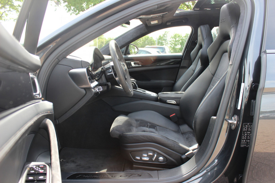 Porsche Panamera Sport Turismo 4.0 GTS / Panoramadak / Camera / Luchtvering / Softclose / Bose / Keyless / 21'' / Sportchrono+Design / Stoel+Stuurverwamring / Dodehoek / DAB / ACC