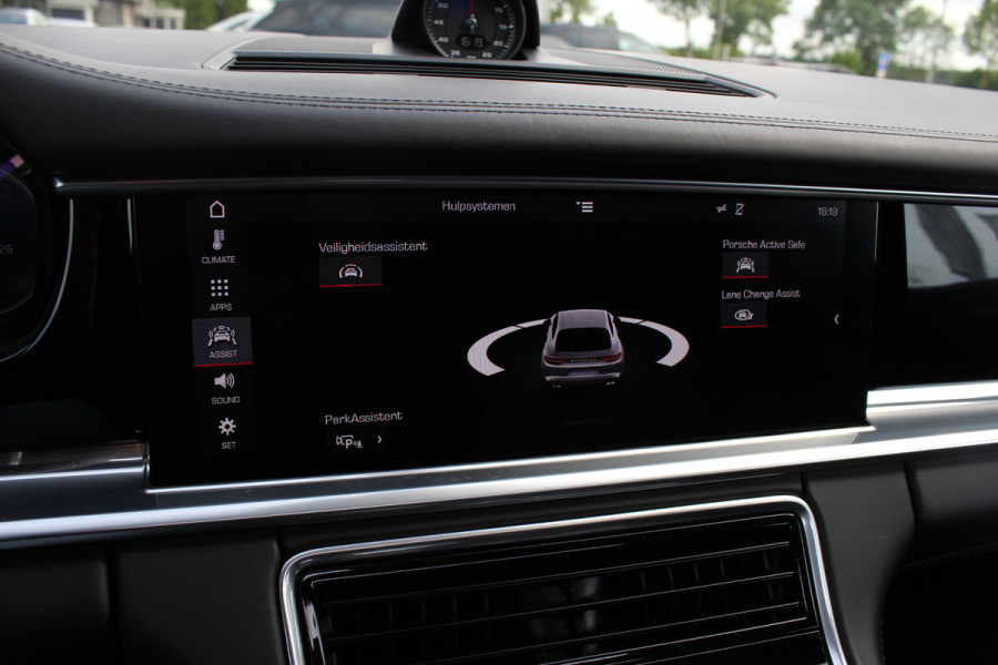 Porsche Panamera Sport Turismo 4.0 GTS / Panoramadak / Camera / Luchtvering / Softclose / Bose / Keyless / 21'' / Sportchrono+Design / Stoel+Stuurverwamring / Dodehoek / DAB / ACC