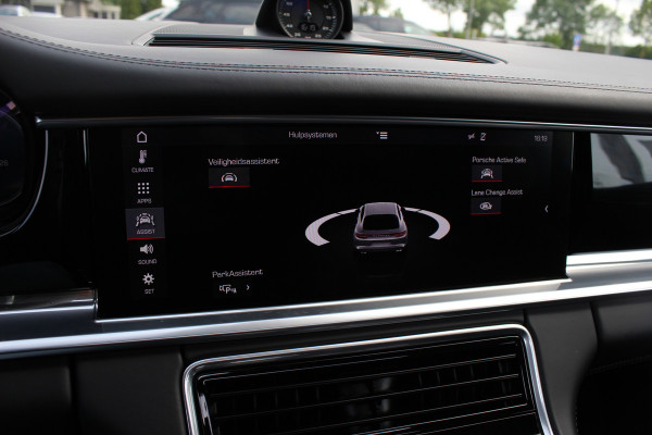 Porsche Panamera Sport Turismo 4.0 GTS / Panoramadak / Camera / Luchtvering / Softclose / Bose / Keyless / 21'' / Sportchrono+Design / Stoel+Stuurverwamring / Dodehoek / DAB / ACC