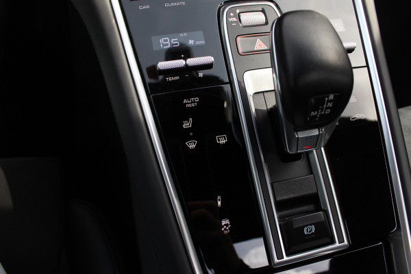 Porsche Panamera Sport Turismo 4.0 GTS / Panoramadak / Camera / Luchtvering / Softclose / Bose / Keyless / 21'' / Sportchrono+Design / Stoel+Stuurverwamring / Dodehoek / DAB / ACC