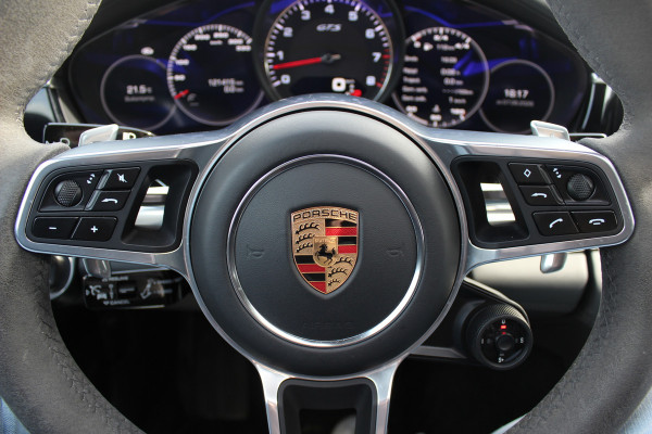 Porsche Panamera Sport Turismo 4.0 GTS / Panoramadak / Camera / Luchtvering / Softclose / Bose / Keyless / 21'' / Sportchrono+Design / Stoel+Stuurverwamring / Dodehoek / DAB / ACC