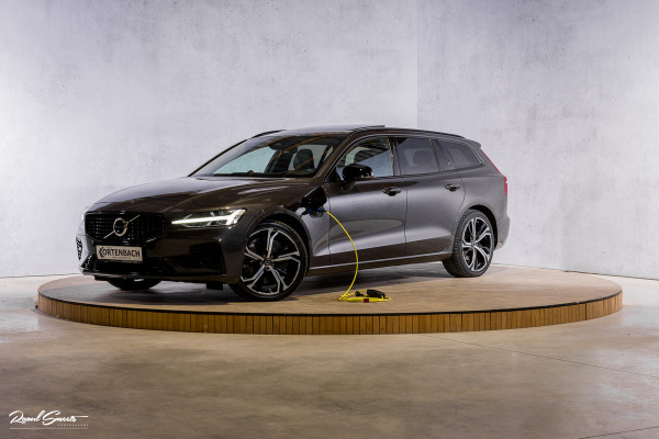 Volvo V60 2.0 T8 Plug-in hybrid AWD Ultimate Dark | Bowers&Wilkins | Panorama dak | Zwenkbare trekhaak | Stoelverkoeling+massage |