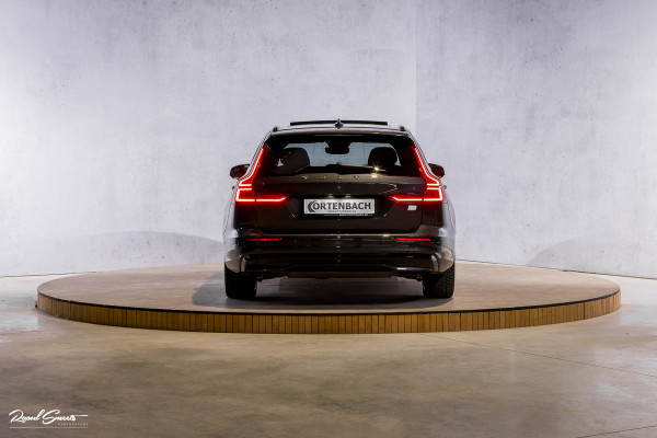 Volvo V60 2.0 T8 Plug-in hybrid AWD Ultimate Dark | Bowers&Wilkins | Panorama dak | Zwenkbare trekhaak | Stoelverkoeling+massage |