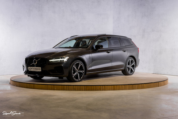 Volvo V60 2.0 T8 Plug-in hybrid AWD Ultimate Dark | Bowers&Wilkins | Panorama dak | Zwenkbare trekhaak | Stoelverkoeling+massage |