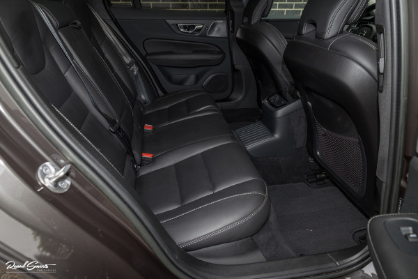 Volvo V60 2.0 T8 Plug-in hybrid AWD Ultimate Dark | Bowers&Wilkins | Panorama dak | Zwenkbare trekhaak | Stoelverkoeling+massage |