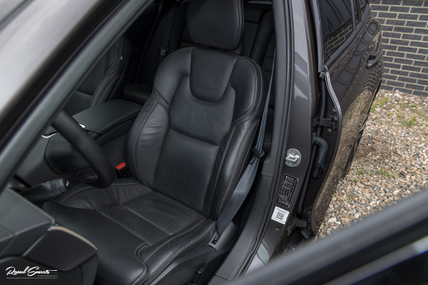 Volvo V60 2.0 T8 Plug-in hybrid AWD Ultimate Dark | Bowers&Wilkins | Panorama dak | Zwenkbare trekhaak | Stoelverkoeling+massage |