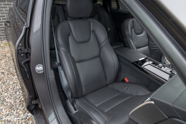 Volvo V60 2.0 T8 Plug-in hybrid AWD Ultimate Dark | Bowers&Wilkins | Panorama dak | Zwenkbare trekhaak | Stoelverkoeling+massage |