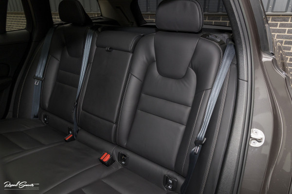 Volvo V60 2.0 T8 Plug-in hybrid AWD Ultimate Dark | Bowers&Wilkins | Panorama dak | Zwenkbare trekhaak | Stoelverkoeling+massage |