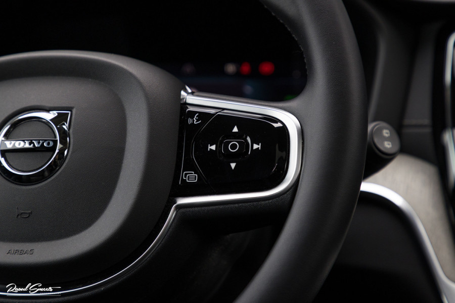 Volvo V60 2.0 T8 Plug-in hybrid AWD Ultimate Dark | Bowers&Wilkins | Panorama dak | Zwenkbare trekhaak | Stoelverkoeling+massage |
