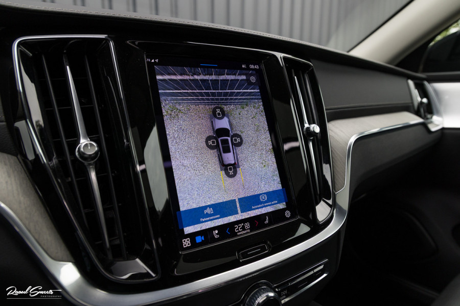 Volvo V60 2.0 T8 Plug-in hybrid AWD Ultimate Dark | Bowers&Wilkins | Panorama dak | Zwenkbare trekhaak | Stoelverkoeling+massage |