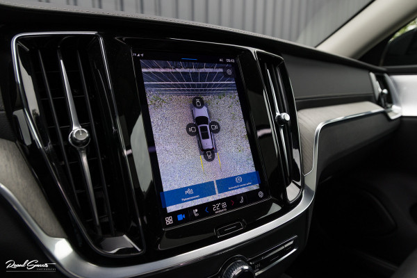 Volvo V60 2.0 T8 Plug-in hybrid AWD Ultimate Dark | Bowers&Wilkins | Panorama dak | Zwenkbare trekhaak | Stoelverkoeling+massage |