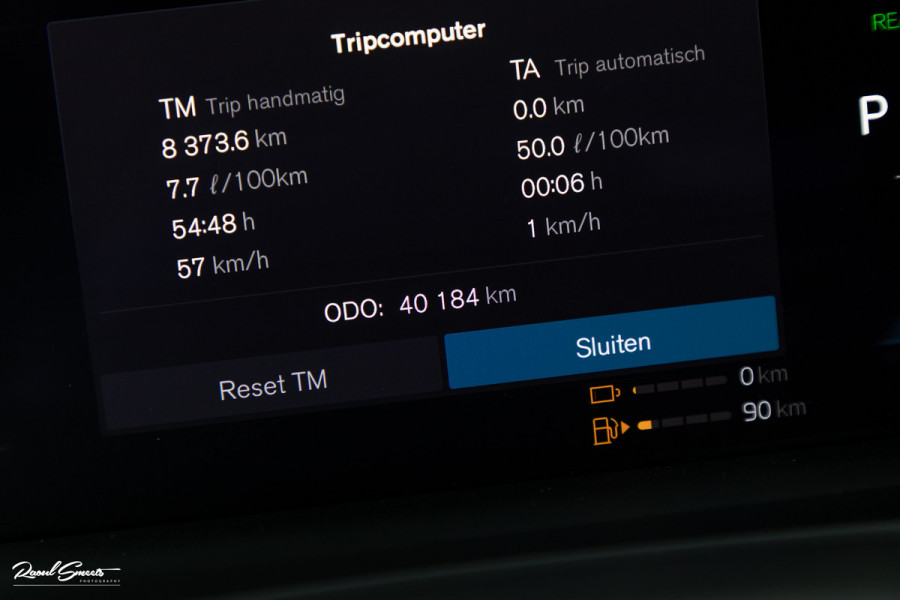 Volvo V60 2.0 T8 Plug-in hybrid AWD Ultimate Dark | Bowers&Wilkins | Panorama dak | Zwenkbare trekhaak | Stoelverkoeling+massage |