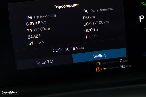 Volvo V60 2.0 T8 Plug-in hybrid AWD Ultimate Dark | Bowers&Wilkins | Panorama dak | Zwenkbare trekhaak | Stoelverkoeling+massage |