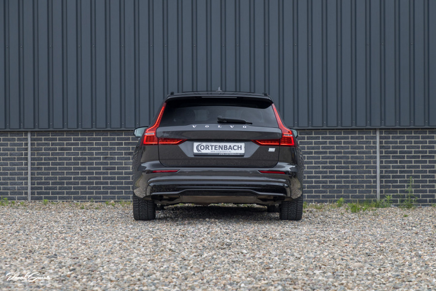 Volvo V60 2.0 T8 Plug-in hybrid AWD Ultimate Dark | Bowers&Wilkins | Panorama dak | Zwenkbare trekhaak | Stoelverkoeling+massage |