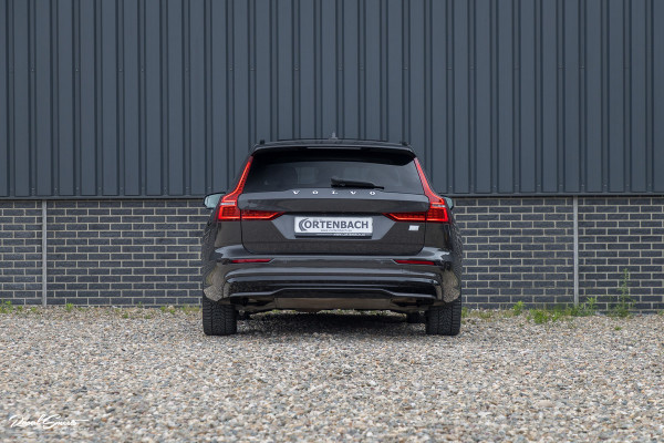 Volvo V60 2.0 T8 Plug-in hybrid AWD Ultimate Dark | Bowers&Wilkins | Panorama dak | Zwenkbare trekhaak | Stoelverkoeling+massage |
