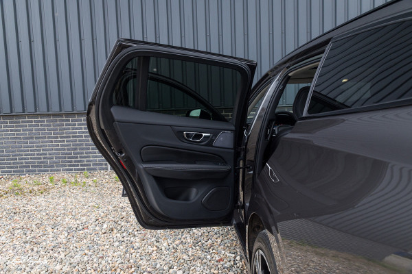 Volvo V60 2.0 T8 Plug-in hybrid AWD Ultimate Dark | Bowers&Wilkins | Panorama dak | Zwenkbare trekhaak | Stoelverkoeling+massage |
