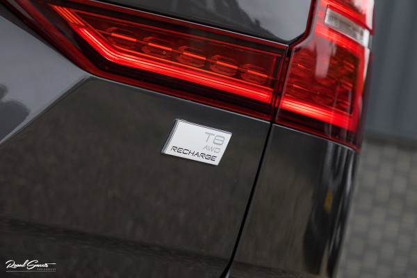 Volvo V60 2.0 T8 Plug-in hybrid AWD Ultimate Dark | Bowers&Wilkins | Panorama dak | Zwenkbare trekhaak | Stoelverkoeling+massage |