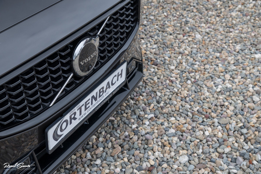 Volvo V60 2.0 T8 Plug-in hybrid AWD Ultimate Dark | Bowers&Wilkins | Panorama dak | Zwenkbare trekhaak | Stoelverkoeling+massage |