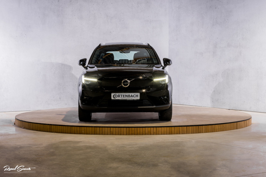 Volvo XC40 Recharge Ultimate 70 kWh | Zwenkbare trekhaak | Panorama dak | Memory | Adaptieve cruise | Blis | Memory |